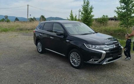 Mitsubishi Outlander III рестайлинг 3, 2019 год, 3 300 000 рублей, 2 фотография