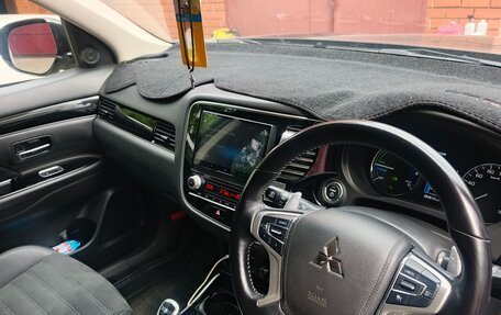 Mitsubishi Outlander III рестайлинг 3, 2019 год, 3 300 000 рублей, 6 фотография