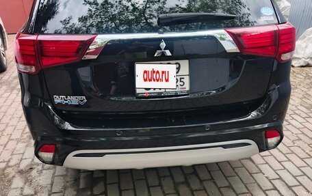 Mitsubishi Outlander III рестайлинг 3, 2019 год, 3 300 000 рублей, 4 фотография