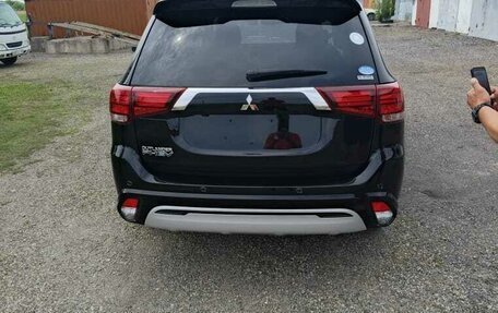 Mitsubishi Outlander III рестайлинг 3, 2019 год, 3 300 000 рублей, 3 фотография