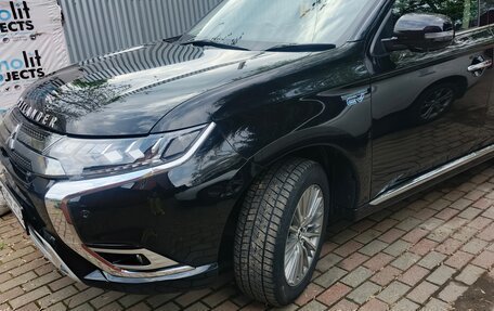 Mitsubishi Outlander III рестайлинг 3, 2019 год, 3 300 000 рублей, 5 фотография