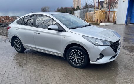 Hyundai Solaris II рестайлинг, 2021 год, 1 560 000 рублей, 2 фотография