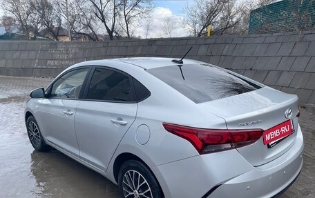 Hyundai Solaris II рестайлинг, 2021 год, 1 560 000 рублей, 4 фотография