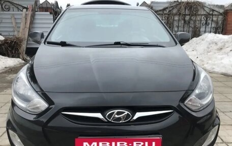 Hyundai Solaris II рестайлинг, 2011 год, 680 000 рублей, 2 фотография