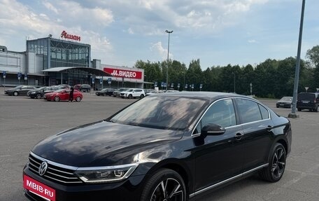 Volkswagen Passat B8 рестайлинг, 2017 год, 1 700 000 рублей, 2 фотография