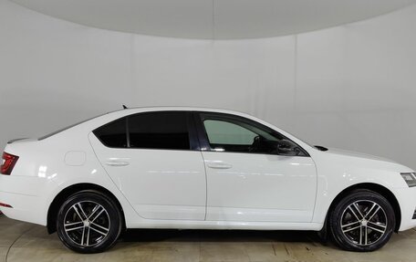 Skoda Octavia, 2017 год, 1 999 000 рублей, 8 фотография