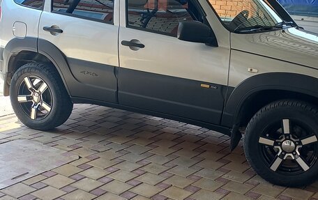 Chevrolet Niva I рестайлинг, 2017 год, 840 000 рублей, 5 фотография