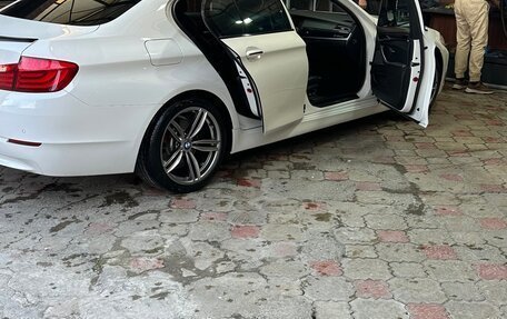 BMW 5 серия, 2010 год, 1 650 000 рублей, 3 фотография