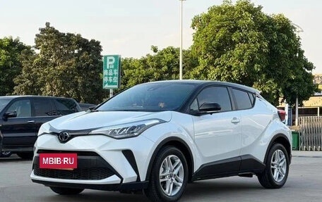 Toyota C-HR I рестайлинг, 2023 год, 2 735 000 рублей, 3 фотография
