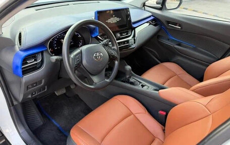 Toyota C-HR I рестайлинг, 2023 год, 2 735 000 рублей, 9 фотография