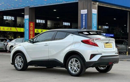 Toyota C-HR I рестайлинг, 2023 год, 2 735 000 рублей, 5 фотография