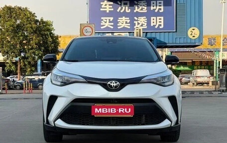 Toyota C-HR I рестайлинг, 2023 год, 2 735 000 рублей, 2 фотография