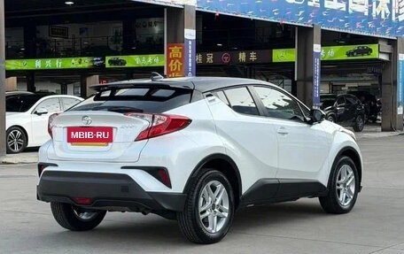 Toyota C-HR I рестайлинг, 2023 год, 2 735 000 рублей, 7 фотография
