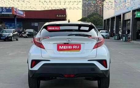 Toyota C-HR I рестайлинг, 2023 год, 2 735 000 рублей, 6 фотография