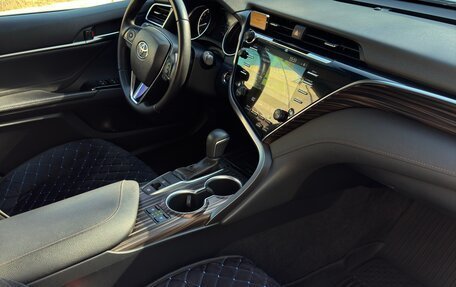 Toyota Camry, 2019 год, 2 950 000 рублей, 3 фотография