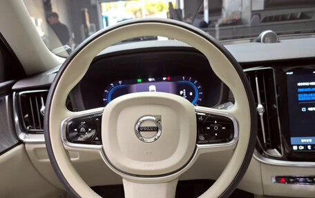 Volvo S60 III, 2023 год, 4 700 000 рублей, 7 фотография