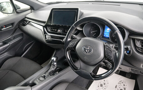 Toyota C-HR I рестайлинг, 2018 год, 1 899 000 рублей, 8 фотография