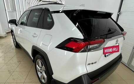 Toyota RAV4, 2021 год, 4 197 000 рублей, 6 фотография