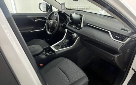 Toyota RAV4, 2021 год, 4 197 000 рублей, 9 фотография