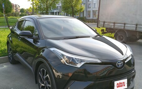 Toyota C-HR I рестайлинг, 2017 год, 1 990 000 рублей, 8 фотография