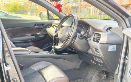 Toyota C-HR I рестайлинг, 2017 год, 1 990 000 рублей, 9 фотография