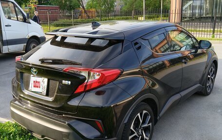 Toyota C-HR I рестайлинг, 2017 год, 1 990 000 рублей, 6 фотография