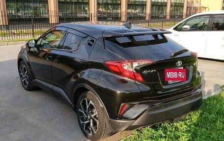 Toyota C-HR I рестайлинг, 2017 год, 1 990 000 рублей, 4 фотография