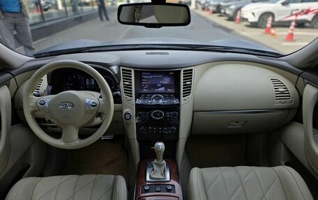 Infiniti QX70, 2014 год, 1 899 000 рублей, 10 фотография