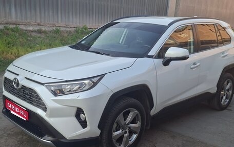 Toyota RAV4, 2021 год, 3 400 000 рублей, 1 фотография