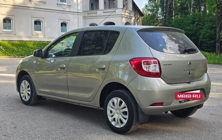 Renault Sandero II рестайлинг, 2015 год, 750 000 рублей, 3 фотография