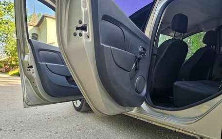 Renault Sandero II рестайлинг, 2015 год, 750 000 рублей, 24 фотография