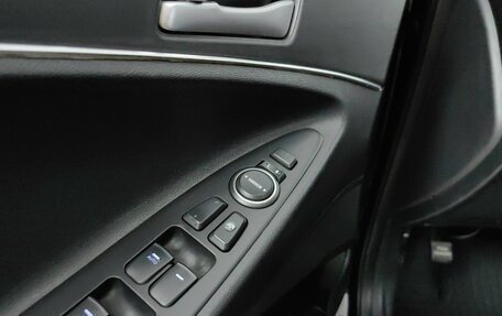 Hyundai Sonata VI, 2010 год, 999 000 рублей, 23 фотография