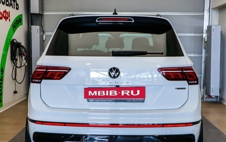 Volkswagen Tiguan II, 2022 год, 3 749 000 рублей, 5 фотография