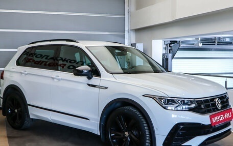Volkswagen Tiguan II, 2022 год, 3 749 000 рублей, 3 фотография