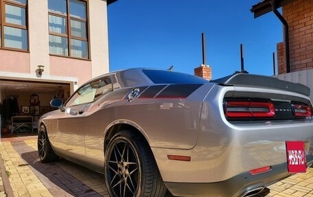 Dodge Challenger III рестайлинг 2, 2016 год, 3 500 000 рублей, 10 фотография