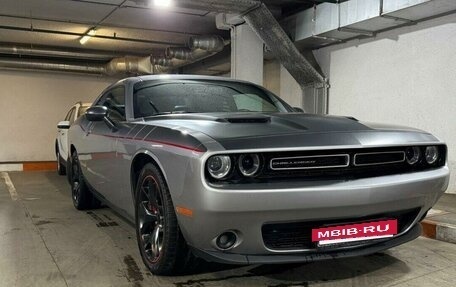 Dodge Challenger III рестайлинг 2, 2016 год, 3 500 000 рублей, 5 фотография