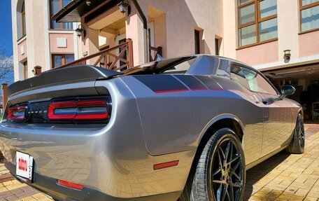 Dodge Challenger III рестайлинг 2, 2016 год, 3 500 000 рублей, 14 фотография