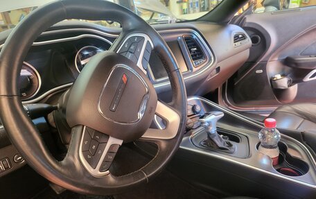 Dodge Challenger III рестайлинг 2, 2016 год, 3 500 000 рублей, 17 фотография