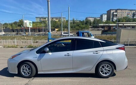 Toyota Prius IV XW50, 2019 год, 2 100 000 рублей, 6 фотография