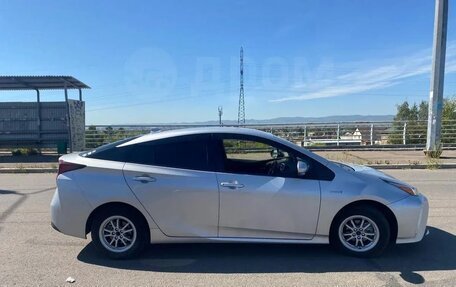 Toyota Prius IV XW50, 2019 год, 2 100 000 рублей, 7 фотография