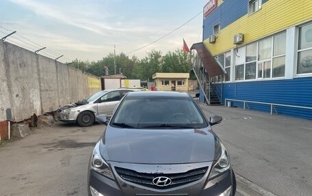 Hyundai Solaris II рестайлинг, 2015 год, 920 000 рублей, 2 фотография