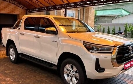 Toyota Hilux VIII, 2021 год, 4 950 000 рублей, 2 фотография