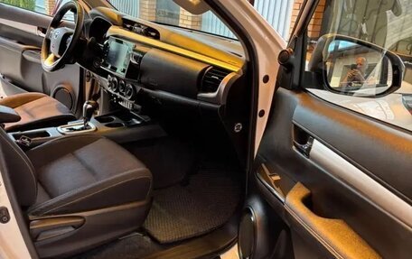 Toyota Hilux VIII, 2021 год, 4 950 000 рублей, 20 фотография