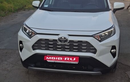 Toyota RAV4, 2021 год, 3 400 000 рублей, 2 фотография