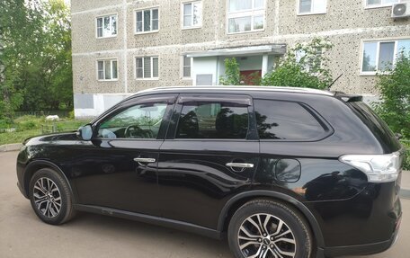 Mitsubishi Outlander III рестайлинг 3, 2014 год, 1 500 000 рублей, 3 фотография