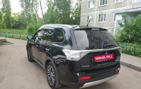 Mitsubishi Outlander III рестайлинг 3, 2014 год, 1 500 000 рублей, 4 фотография