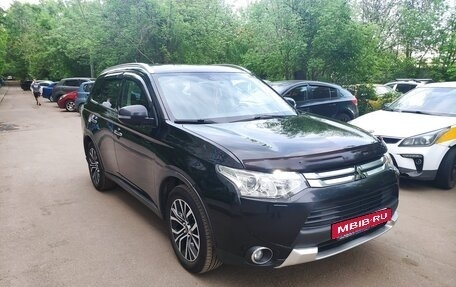 Mitsubishi Outlander III рестайлинг 3, 2014 год, 1 500 000 рублей, 2 фотография