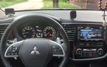 Mitsubishi Outlander III рестайлинг 3, 2014 год, 1 500 000 рублей, 8 фотография
