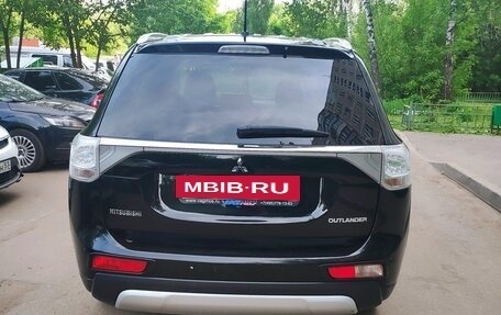 Mitsubishi Outlander III рестайлинг 3, 2014 год, 1 500 000 рублей, 5 фотография