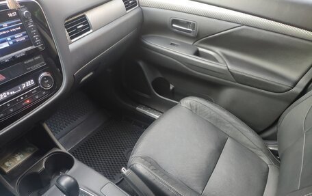 Mitsubishi Outlander III рестайлинг 3, 2014 год, 1 500 000 рублей, 9 фотография